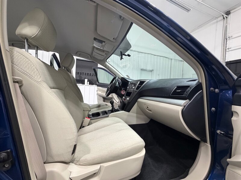 2010 Subaru Legacy 2.5i AWD / SEDAN / NEW TIRES / AUTOMATIC TRANS / RUST FREE - Photo 14 - Gladstone, OR 97027