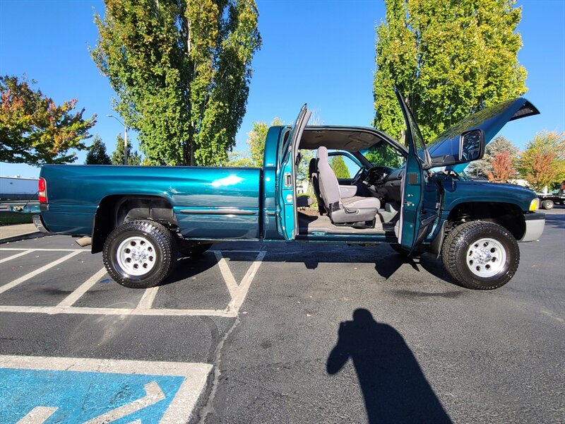 1999 Dodge Ram 2500 Laramie 4X4 / 5.9L CUMMINS DIESEL / LONG BED  / EXCELLENT CONDITION / LOTS OF RECORDS / LOCAL / NO RUST - Photo 21 - Portland, OR 97217