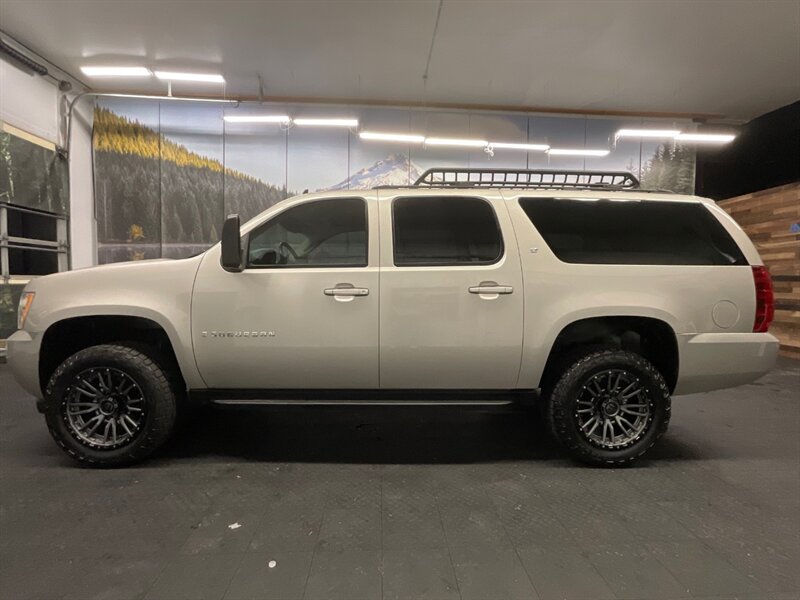 2007 Chevrolet Suburban LT 2500 4X4 / 6.0L V8 / Navi & Backup Cam / 3RDROW  FUEL WHEELS & COOPER TIRES / LUGGAGE RACK / RUST FREE CLEAN - Photo 3 - Gladstone, OR 97027