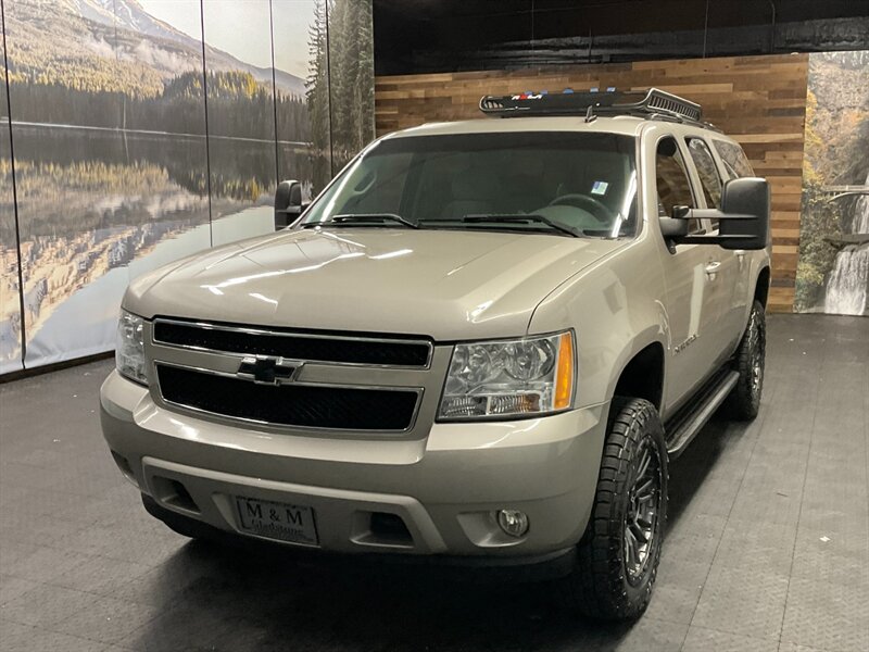 2007 Chevrolet Suburban LT 2500 4X4 / 6.0L V8 / Navi & Backup Cam / 3RDROW  FUEL WHEELS & COOPER TIRES / LUGGAGE RACK / RUST FREE CLEAN - Photo 1 - Gladstone, OR 97027