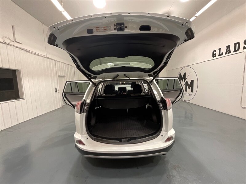 2018 Toyota RAV4 XLE Sport Utility AWD / Blind Spot / 24,000 MILES  / LOCAL ZERO RUST - Photo 9 - Gladstone, OR 97027