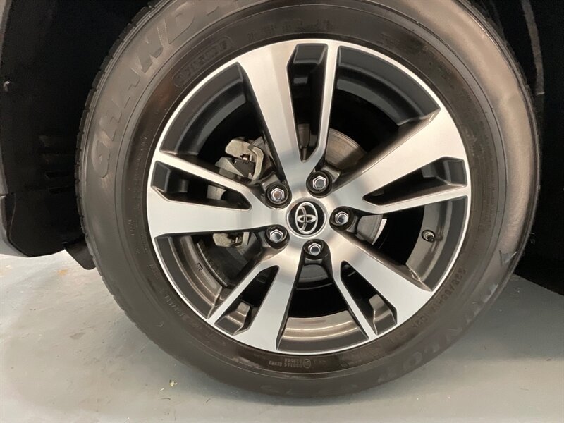 2018 Toyota RAV4 XLE Sport Utility AWD / Blind Spot / 24,000 MILES  / LOCAL ZERO RUST - Photo 35 - Gladstone, OR 97027