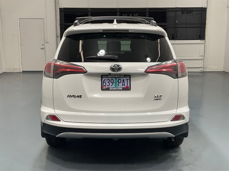 2018 Toyota RAV4 XLE Sport Utility AWD / Blind Spot / 24,000 MILES  / LOCAL ZERO RUST - Photo 6 - Gladstone, OR 97027