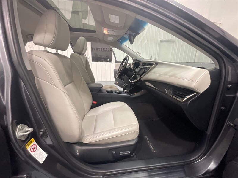 2014 Toyota Avalon XLE Premium/ 3.5L V6 / Leather Heated Seats  / LOCAL CAR / Zero Rust / Backup Camera & Sunroof - Photo 12 - Gladstone, OR 97027