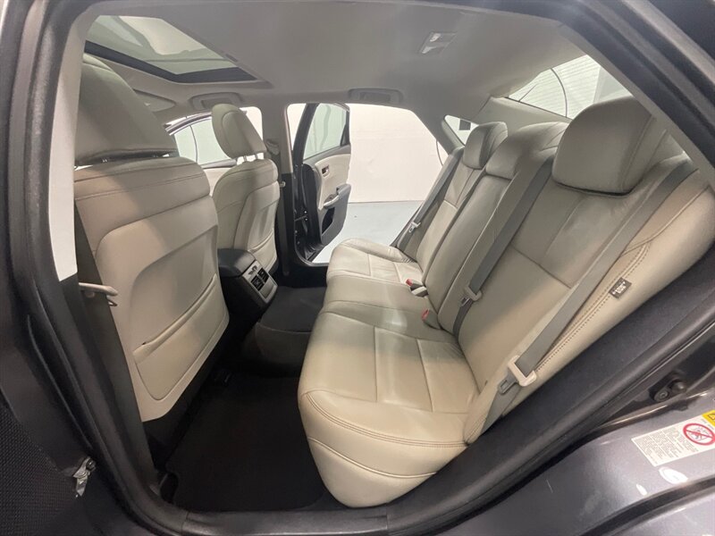 2014 Toyota Avalon XLE Premium/ 3.5L V6 / Leather Heated Seats  / LOCAL CAR / Zero Rust / Backup Camera & Sunroof - Photo 10 - Gladstone, OR 97027