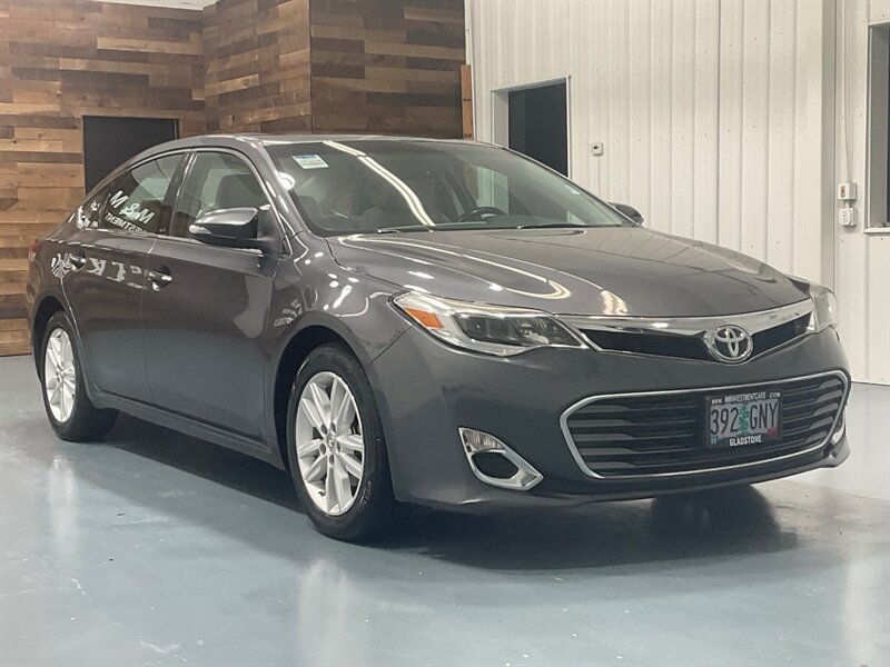 2014 Toyota Avalon XLE Premium/ 3.5L V6 / Leather Heated Seats  / LOCAL CAR / Zero Rust / Backup Camera & Sunroof - Photo 2 - Gladstone, OR 97027