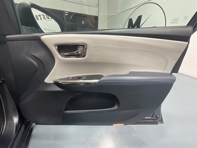 2014 Toyota Avalon XLE Premium/ 3.5L V6 / Leather Heated Seats  / LOCAL CAR / Zero Rust / Backup Camera & Sunroof - Photo 34 - Gladstone, OR 97027