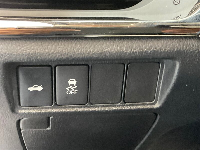 2014 Toyota Avalon XLE Premium/ 3.5L V6 / Leather Heated Seats  / LOCAL CAR / Zero Rust / Backup Camera & Sunroof - Photo 17 - Gladstone, OR 97027