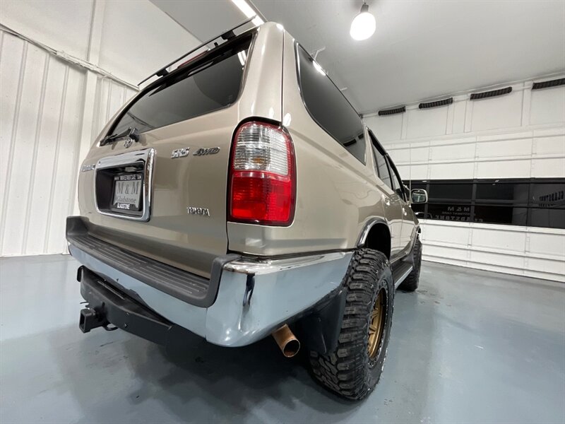 2002 Toyota 4Runner SR5 4X4 / 3.4L 6Cyl / Leather / Sunroof / LIFTED  / BRAND NEW WHEELS & TIRES / Central Dill Locks / Timing belt Service Already Done - Photo 31 - Gladstone, OR 97027