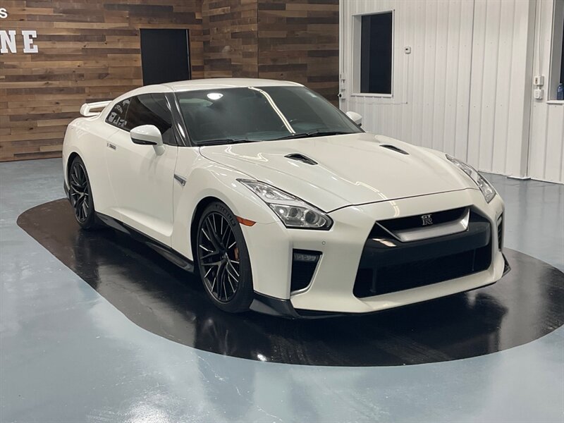 2020 Nissan GT-R Premium 2Dr Coupe / TWIN TURBO / 1-OWNER / SHARP  / Excel Cond - Photo 2 - Gladstone, OR 97027