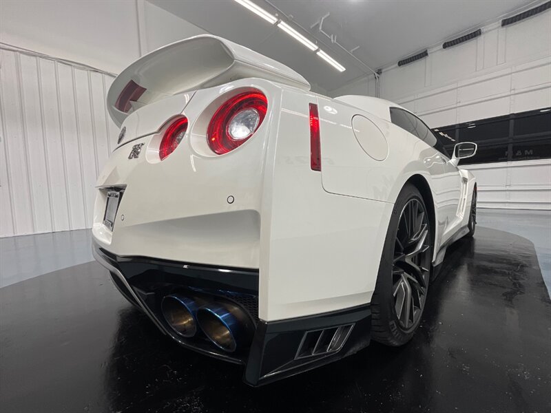 2020 Nissan GT-R Premium 2Dr Coupe / TWIN TURBO / 1-OWNER / SHARP  / Excel Cond - Photo 10 - Gladstone, OR 97027