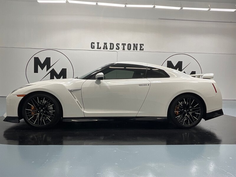 2020 Nissan GT-R Premium 2Dr Coupe / TWIN TURBO / 1-OWNER / SHARP  / Excel Cond - Photo 3 - Gladstone, OR 97027