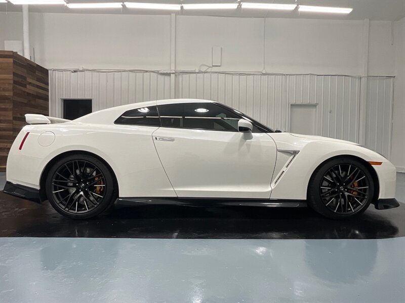 2020 Nissan GT-R Premium 2Dr Coupe / TWIN TURBO / 1-OWNER / SHARP  / Excel Cond - Photo 4 - Gladstone, OR 97027