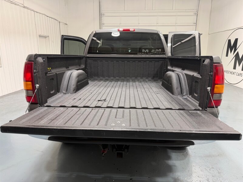 2000 Chevrolet Silverado 2500 LS 4X4 6.0L V8 / Leather Seats / 114K MILES / 2500HD / LOCAL TRUCK / BRAND NEW TIRES - Photo 9 - Gladstone, OR 97027