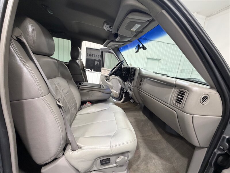 2000 Chevrolet Silverado 2500 LS 4X4 6.0L V8 / Leather Seats / 114K MILES / 2500HD / LOCAL TRUCK / BRAND NEW TIRES - Photo 16 - Gladstone, OR 97027
