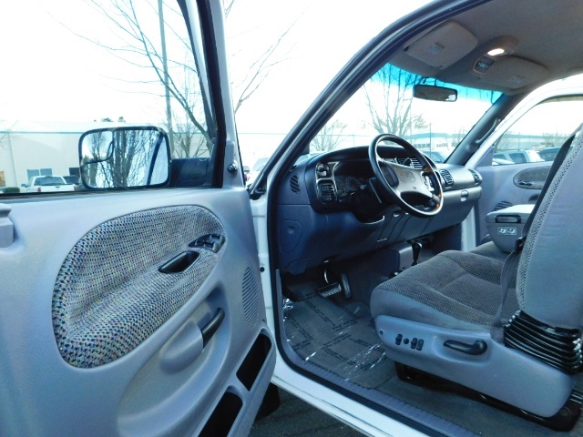 1998 Dodge Ram 1500 Laramie SLT / 4X4 / Quad Cab / V8 5.9L / Long Bed   - Photo 13 - Portland, OR 97217