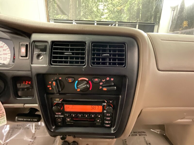 2004 Toyota Tacoma SR5 4X4 / 2.7L 4Cyl / SUPER CLEAN / 101,000 MILES   - Photo 19 - Gladstone, OR 97027