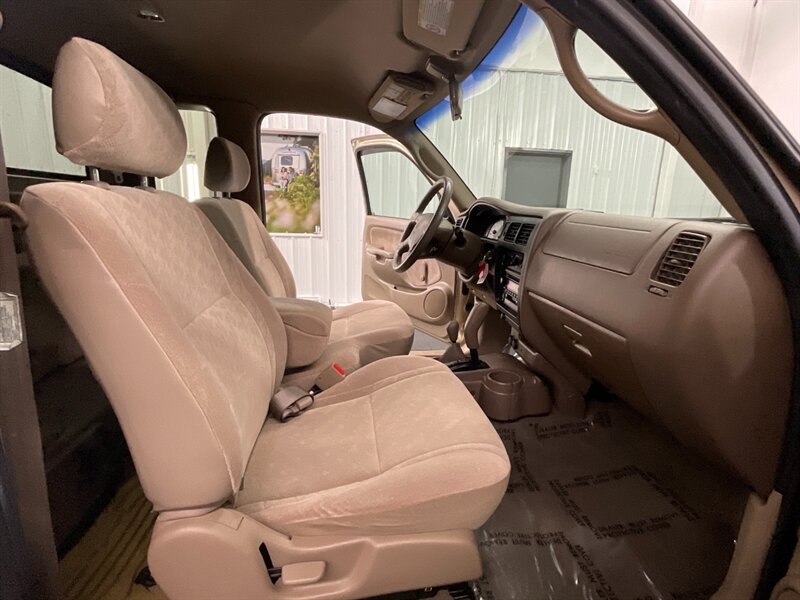 2004 Toyota Tacoma SR5 4X4 / 2.7L 4Cyl / SUPER CLEAN / 101,000 MILES   - Photo 16 - Gladstone, OR 97027