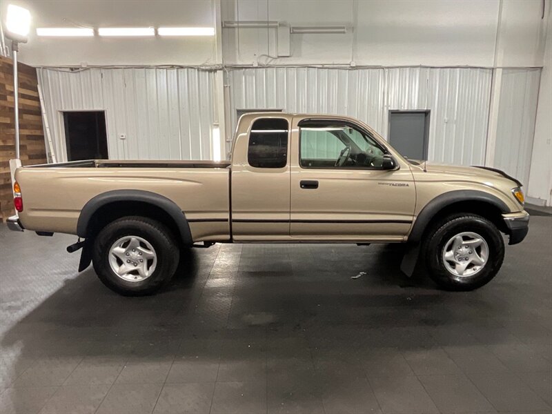 2004 Toyota Tacoma SR5 4X4 / 2.7L 4Cyl / SUPER CLEAN / 101,000 MILES   - Photo 4 - Gladstone, OR 97027