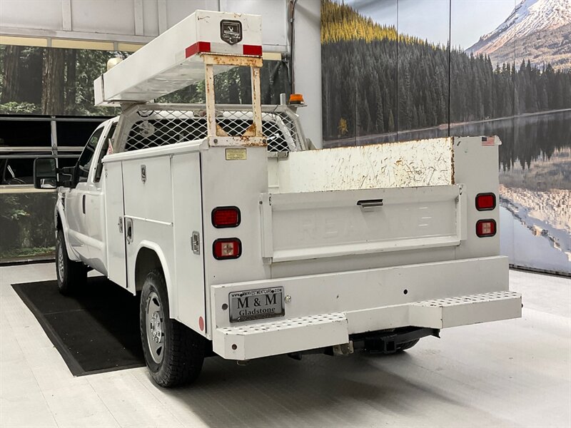 2009 Ford F-250 4x4 / 5.4L V8 / UTILITY BED / 45,000 MILES  /1-OWNER LOCAL OREGON TRUCK / RUST FREE - Photo 8 - Gladstone, OR 97027