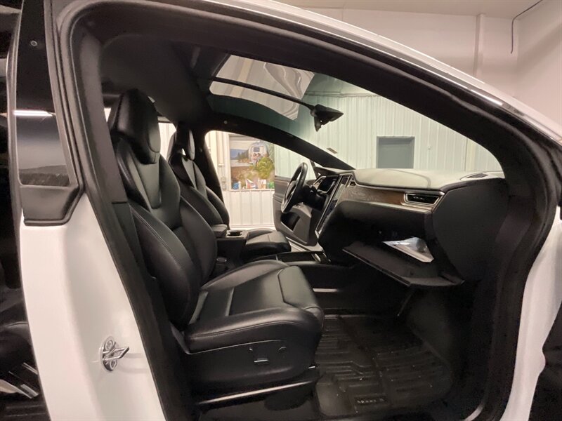 2018 Tesla Model X 75D Sport Utility AWD / 3RD SEAT/ FULL  AUTO PILOT  22 " Black Turbine Wheels / Full Self Driving Downloaded / Bucket Seats / 39,000 MILES - Photo 19 - Gladstone, OR 97027