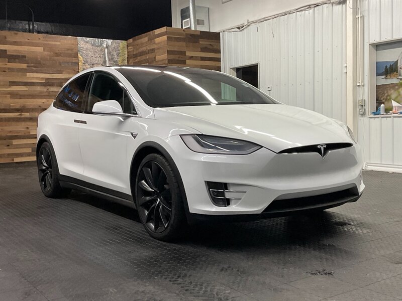 2018 Tesla Model X 75D Sport Utility AWD / 3RD SEAT/ FULL  AUTO PILOT  22 " Black Turbine Wheels / Full Self Driving Downloaded / Bucket Seats / 39,000 MILES - Photo 2 - Gladstone, OR 97027