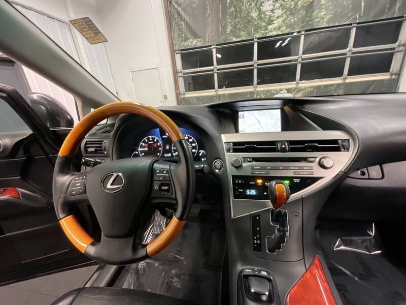 2010 Lexus RX 350 Sport Utility AWD / Leather / Navigation  Heated & Cooled Leather Seats / Navigation & Backup Camera / Sunroof / SHARP & CLEAN !! - Photo 18 - Gladstone, OR 97027