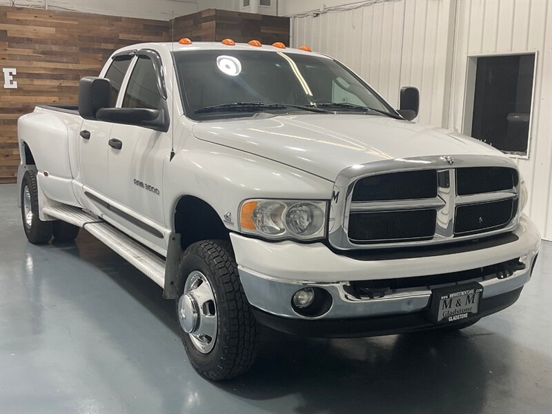2005 Dodge Ram 3500 SLT 4X4 / 5.9L DIESEL / DUALLY / 6 SPEED MANUAL  / LOCAL TRUCK / ZERO RUST
