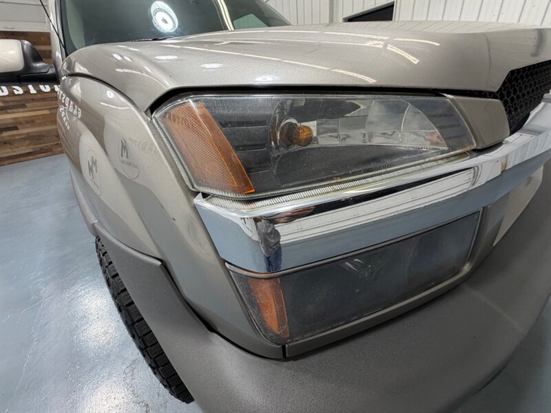 2002 Chevrolet Avalanche 2500 8.1L 4X4 / LEATHER / SUNROOF / ONLY 87K MILES / LOCAL RUST FREE / LOW MILES - Photo 41 - Gladstone, OR 97027
