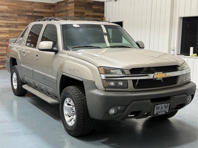 2002 Chevrolet Avalanche 2500 8.1L 4X4 / LEATHER / SUNROOF / ONLY 87K MILES / LOCAL RUST FREE / LOW MILES - Photo 2 - Gladstone, OR 97027