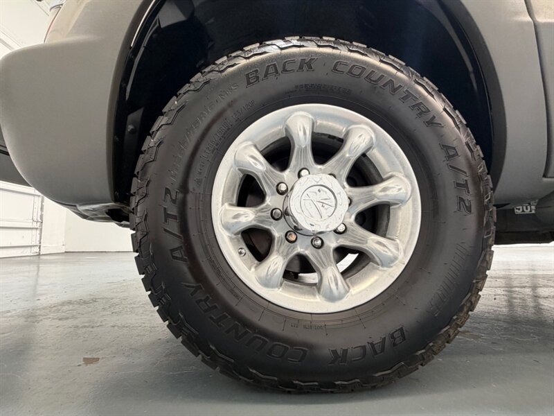 2002 Chevrolet Avalanche 2500 8.1L 4X4 / LEATHER / SUNROOF / ONLY 87K MILES / LOCAL RUST FREE / LOW MILES - Photo 23 - Gladstone, OR 97027