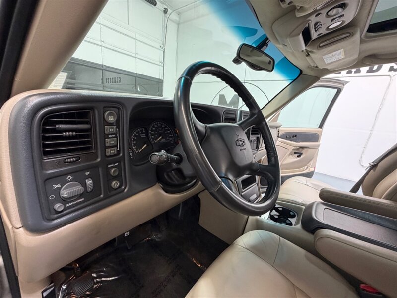 2002 Chevrolet Avalanche 2500 8.1L 4X4 / LEATHER / SUNROOF / ONLY 87K MILES / LOCAL RUST FREE / LOW MILES - Photo 28 - Gladstone, OR 97027