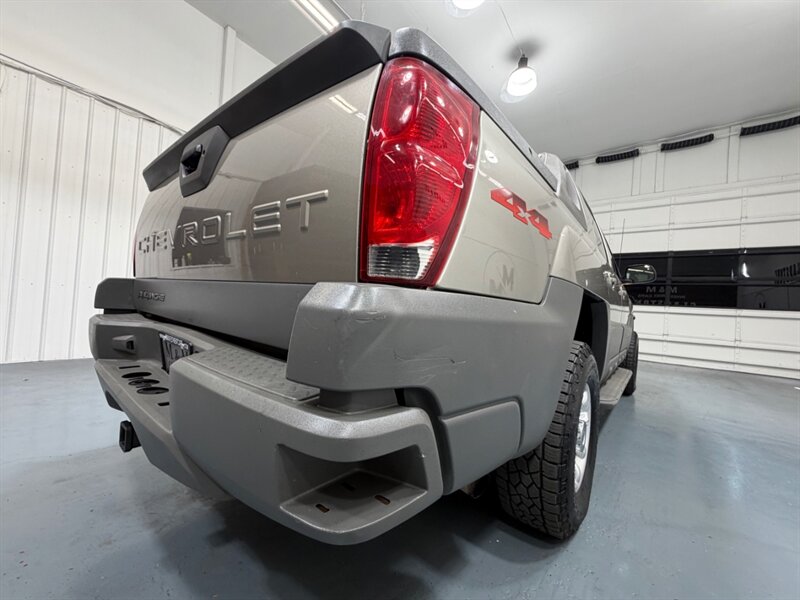 2002 Chevrolet Avalanche 2500 8.1L 4X4 / LEATHER / SUNROOF / ONLY 87K MILES / LOCAL RUST FREE / LOW MILES - Photo 52 - Gladstone, OR 97027