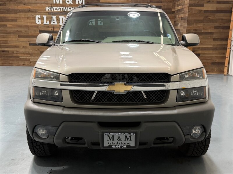 2002 Chevrolet Avalanche 2500 8.1L 4X4 / LEATHER / SUNROOF / ONLY 87K MILES / LOCAL RUST FREE / LOW MILES - Photo 7 - Gladstone, OR 97027