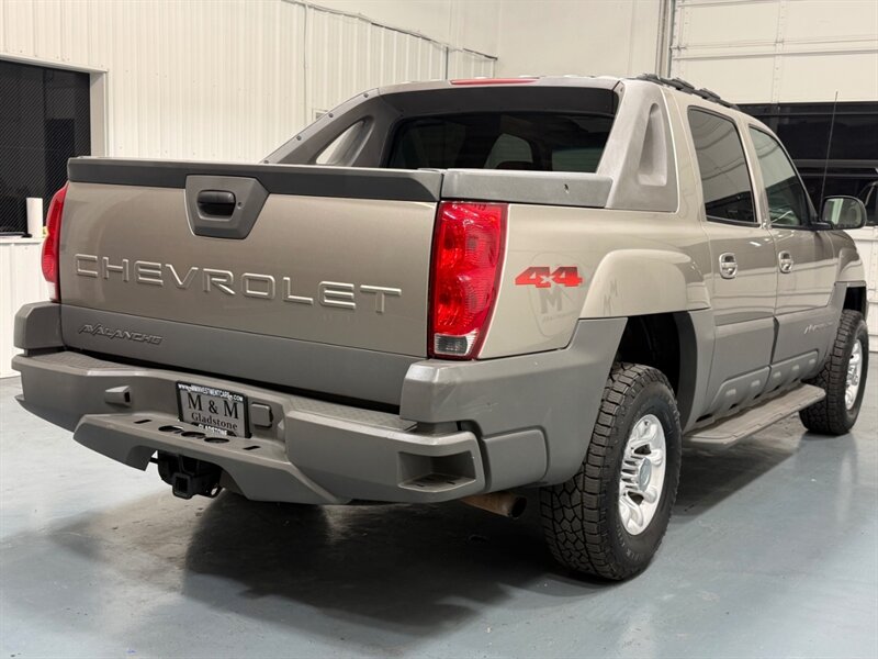 2002 Chevrolet Avalanche 2500 8.1L 4X4 / LEATHER / SUNROOF / ONLY 87K MILES / LOCAL RUST FREE / LOW MILES - Photo 6 - Gladstone, OR 97027