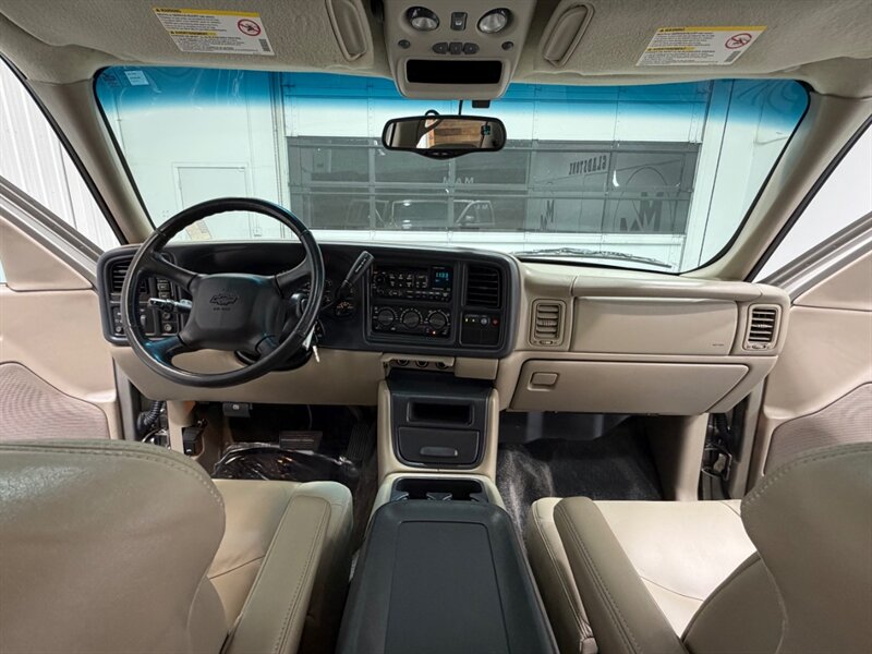 2002 Chevrolet Avalanche 2500 8.1L 4X4 / LEATHER / SUNROOF / ONLY 87K MILES / LOCAL RUST FREE / LOW MILES - Photo 15 - Gladstone, OR 97027