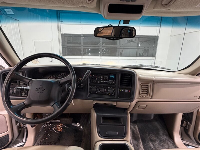 2002 Chevrolet Avalanche 2500 8.1L 4X4 / LEATHER / SUNROOF / ONLY 87K MILES / LOCAL RUST FREE / LOW MILES - Photo 33 - Gladstone, OR 97027