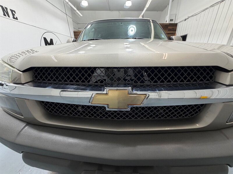 2002 Chevrolet Avalanche 2500 8.1L 4X4 / LEATHER / SUNROOF / ONLY 87K MILES / LOCAL RUST FREE / LOW MILES - Photo 40 - Gladstone, OR 97027