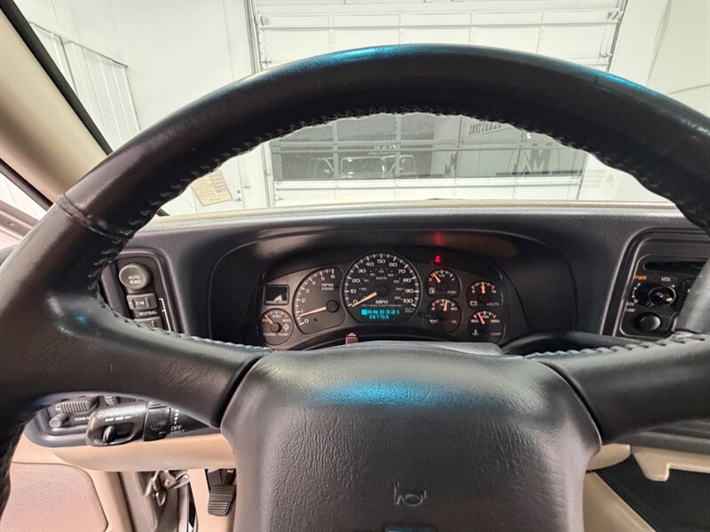 2002 Chevrolet Avalanche 2500 8.1L 4X4 / LEATHER / SUNROOF / ONLY 87K MILES / LOCAL RUST FREE / LOW MILES - Photo 17 - Gladstone, OR 97027