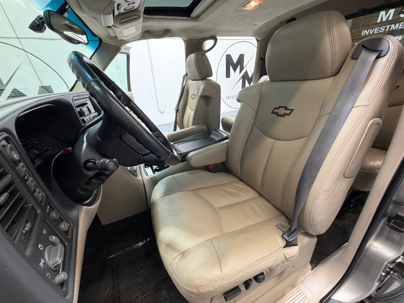 2002 Chevrolet Avalanche 2500 8.1L 4X4 / LEATHER / SUNROOF / ONLY 87K MILES / LOCAL RUST FREE / LOW MILES - Photo 32 - Gladstone, OR 97027