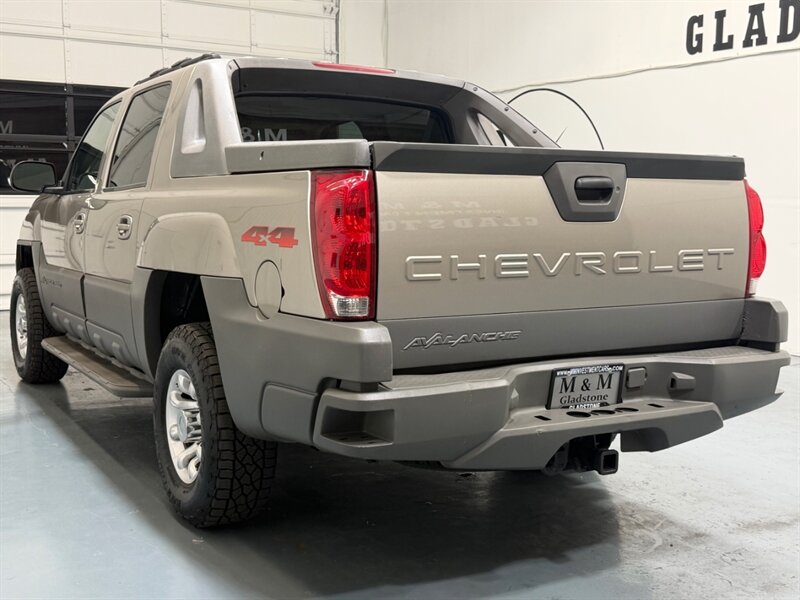 2002 Chevrolet Avalanche 2500 8.1L 4X4 / LEATHER / SUNROOF / ONLY 87K MILES / LOCAL RUST FREE / LOW MILES - Photo 5 - Gladstone, OR 97027