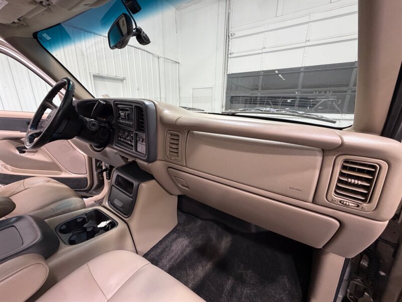 2002 Chevrolet Avalanche 2500 8.1L 4X4 / LEATHER / SUNROOF / ONLY 87K MILES / LOCAL RUST FREE / LOW MILES - Photo 30 - Gladstone, OR 97027