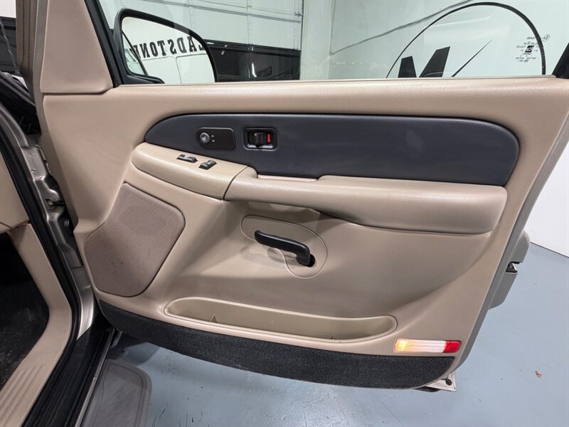 2002 Chevrolet Avalanche 2500 8.1L 4X4 / LEATHER / SUNROOF / ONLY 87K MILES / LOCAL RUST FREE / LOW MILES - Photo 25 - Gladstone, OR 97027