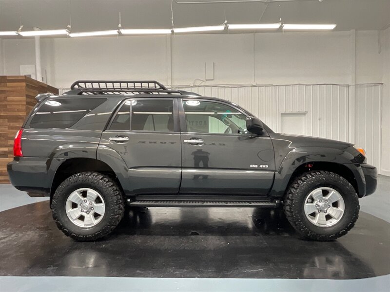 2007 Toyota 4Runner SR5 4X4 / V6 / NEW TIRES/ 1-OWNER LOCAL  / RUST FREE / Excel Cond - Photo 4 - Gladstone, OR 97027