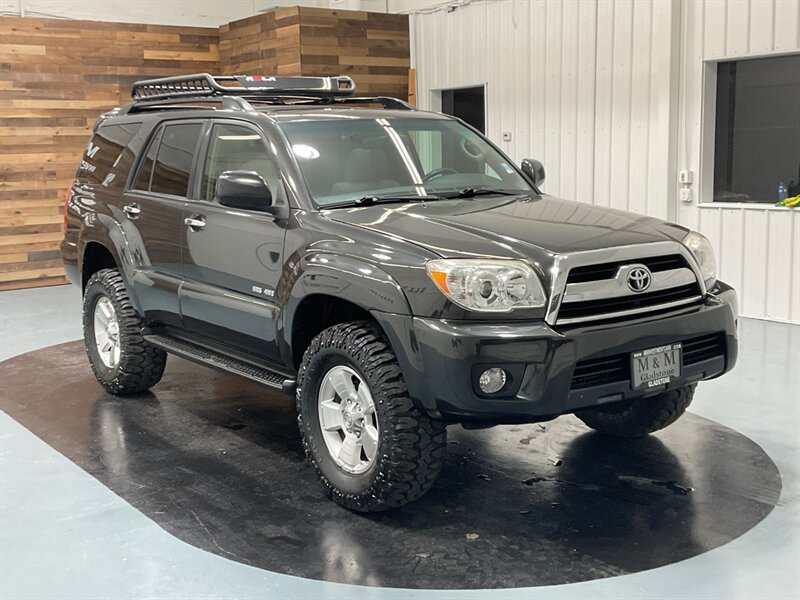 2007 Toyota 4Runner SR5 4X4 / V6 / NEW TIRES/ 1-OWNER LOCAL  / RUST FREE / Excel Cond - Photo 2 - Gladstone, OR 97027