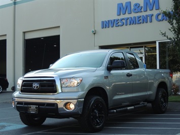 2010 Toyota Tundra Crew Cab / 4x4 / 5.7L / LIFTED LIFTED Truck