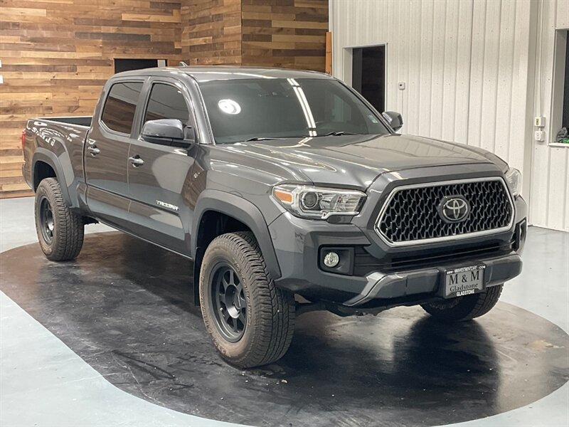 2019 Toyota Tacoma TRD Off-Road 4x4 / 6-FT BED /Tech Pkg /28,000 MILE  / HAS CRAWL CONTROL OPTION - Photo 2 - Gladstone, OR 97027