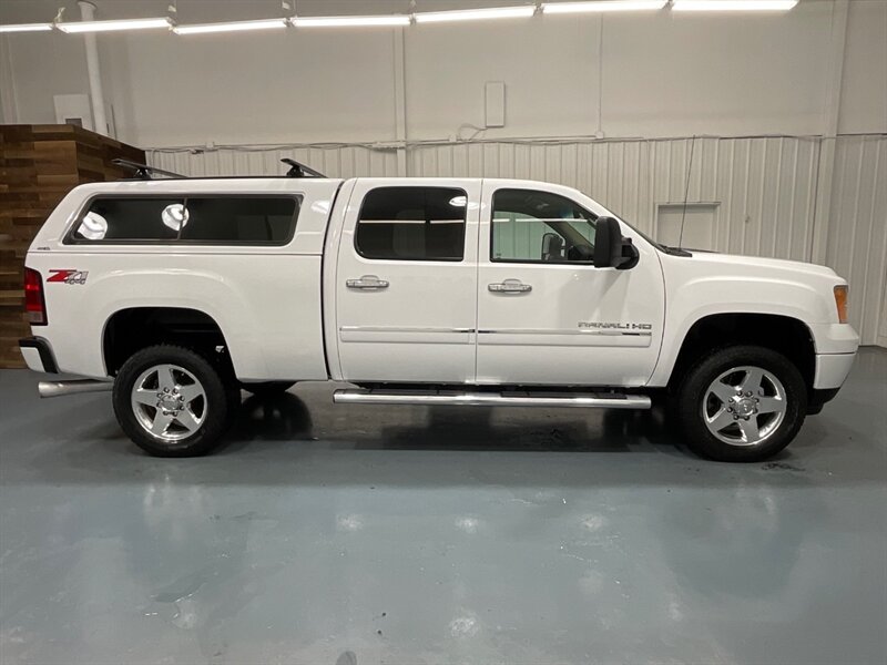 2011 GMC Sierra 2500 Denali Z71 Crew Cab 4X4 / 6.6L DIESEL / 70K MILES  / Leather Heated Seats / Sunroof / DVD / Navigation / ZERO RUST - Photo 4 - Gladstone, OR 97027