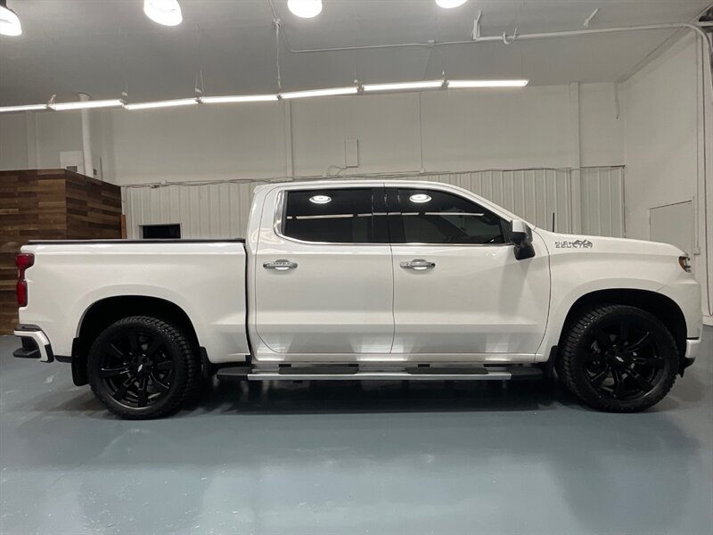 2019 Chevrolet Silverado 1500 High Country Crew Cab 4X4/ 5.3L V8 / NEW TIRES / LOCAL TRUCK w. ZERO RUST / Sunroof / Leather / 87K Miles - Photo 4 - Gladstone, OR 97027