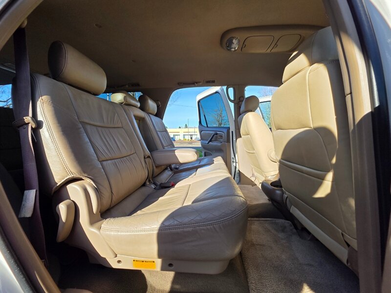 2001 Toyota Sequoia V8 4.7L / 3RD SEAT / NEW TIMING BELT / LIFTED / NEW WHEELS / NEW TIRES / LOW MILES - Photo 16 - Portland, OR 97217